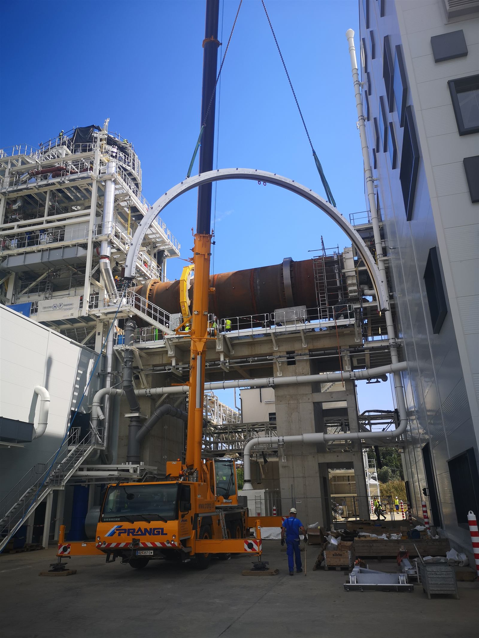 Kraninstallation eines Drehrohrofens mit Gleitringdichtung Ø5,7 m in Österreich
